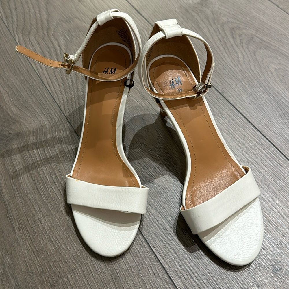 HM white heels